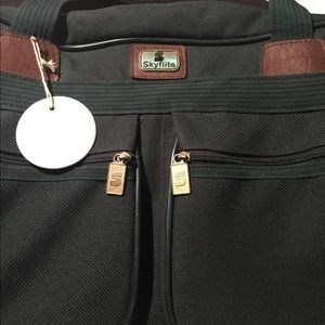 Skyflite green luggage ✈️